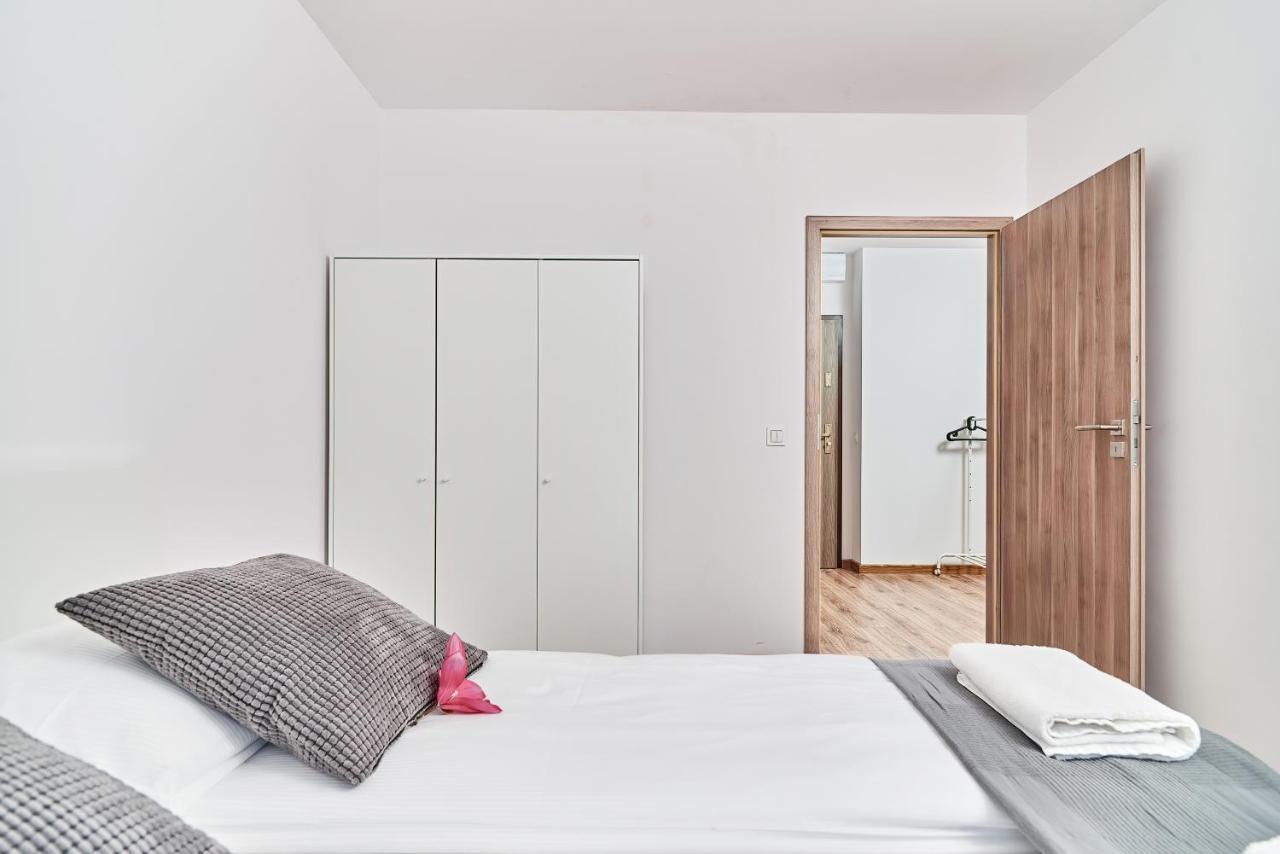 Modern Apartments Wroclaw By Renters Ngoại thất bức ảnh
