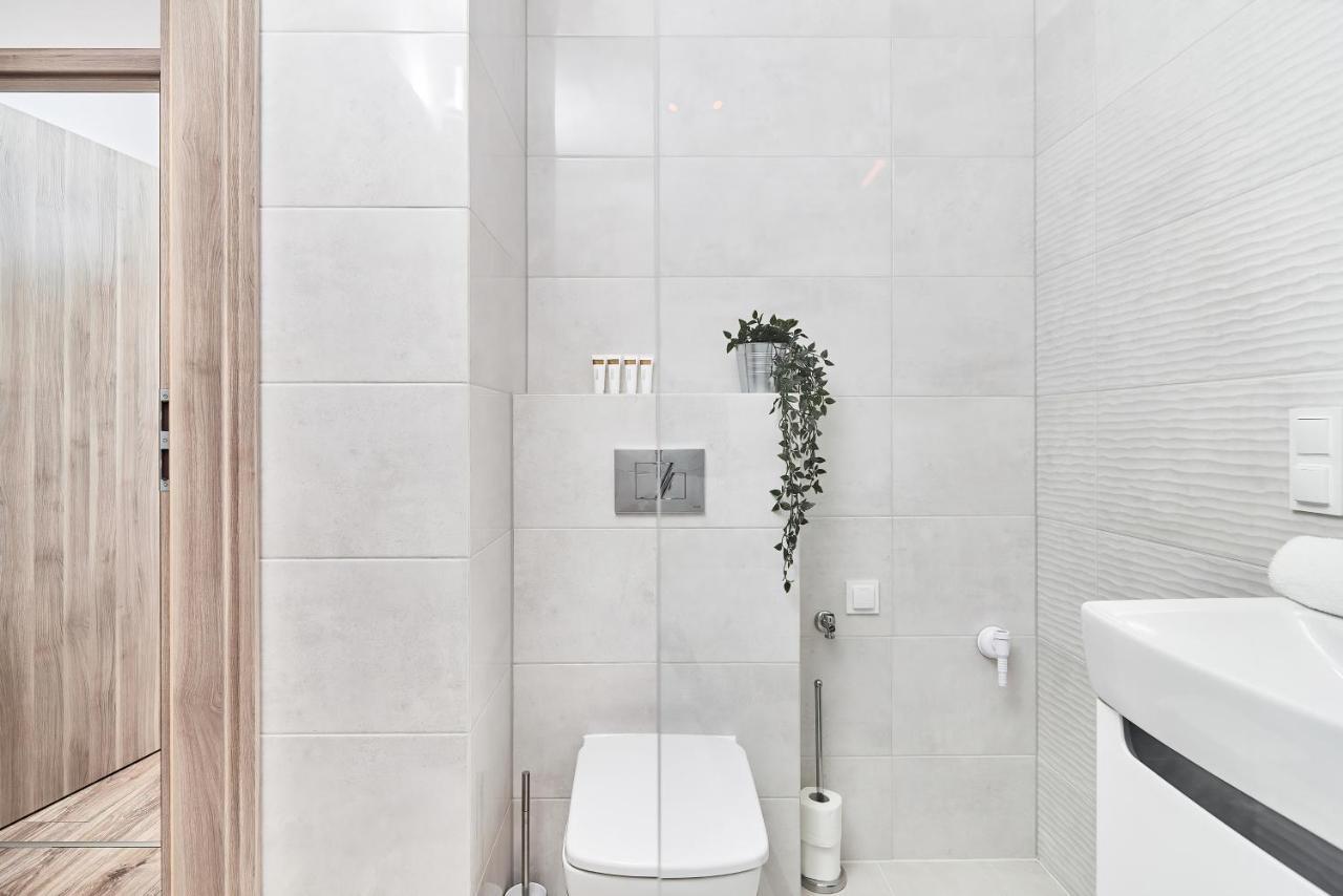 Modern Apartments Wroclaw By Renters Ngoại thất bức ảnh