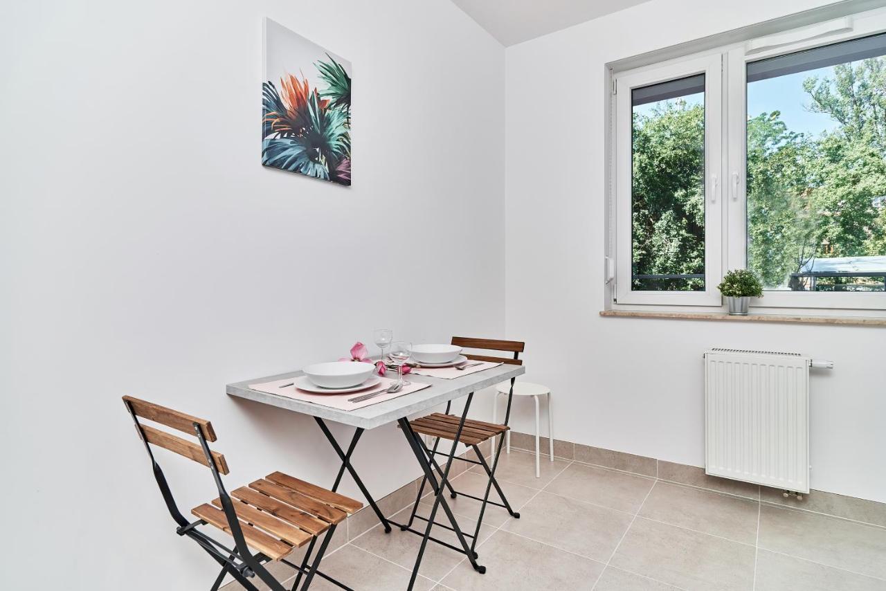Modern Apartments Wroclaw By Renters Ngoại thất bức ảnh